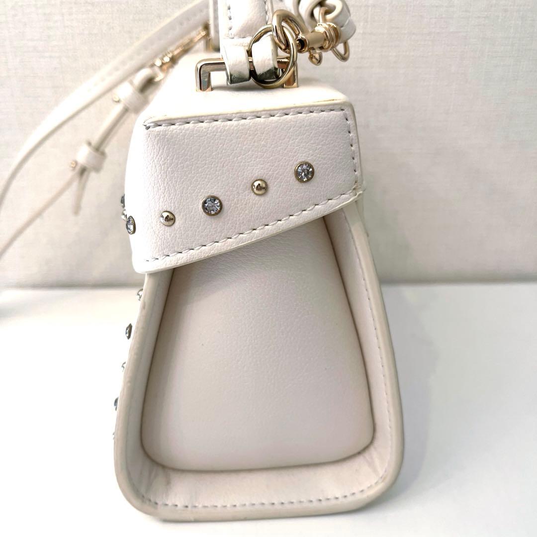 ビジュースタッズポシェット ショルダーバッグ アイボリー