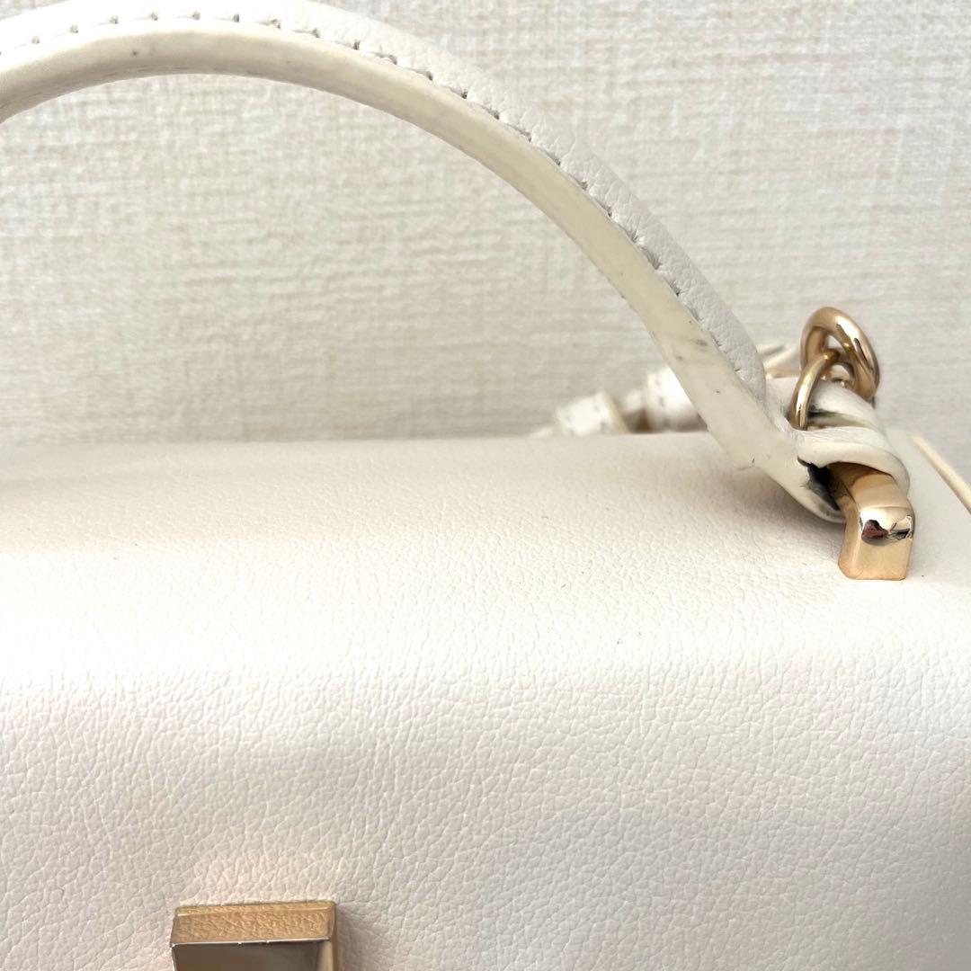 ビジュースタッズポシェット ショルダーバッグ アイボリー