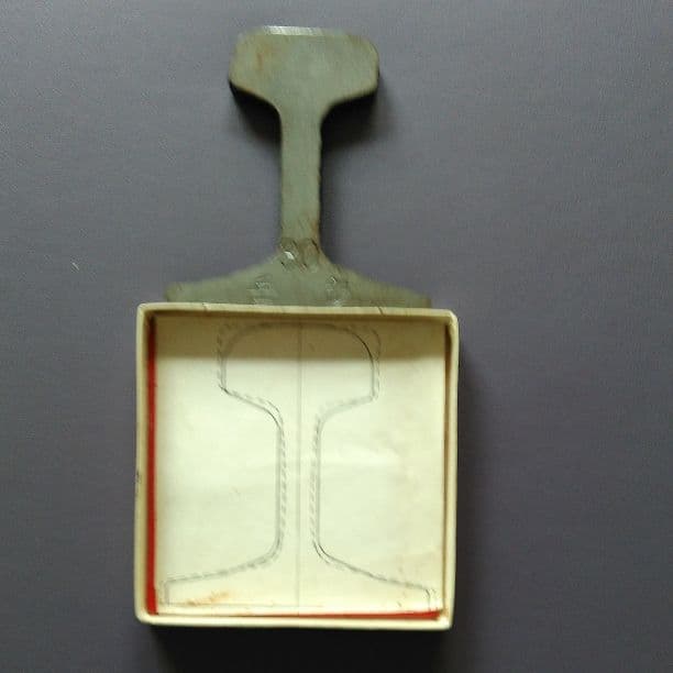 創立30周年記念文鎮