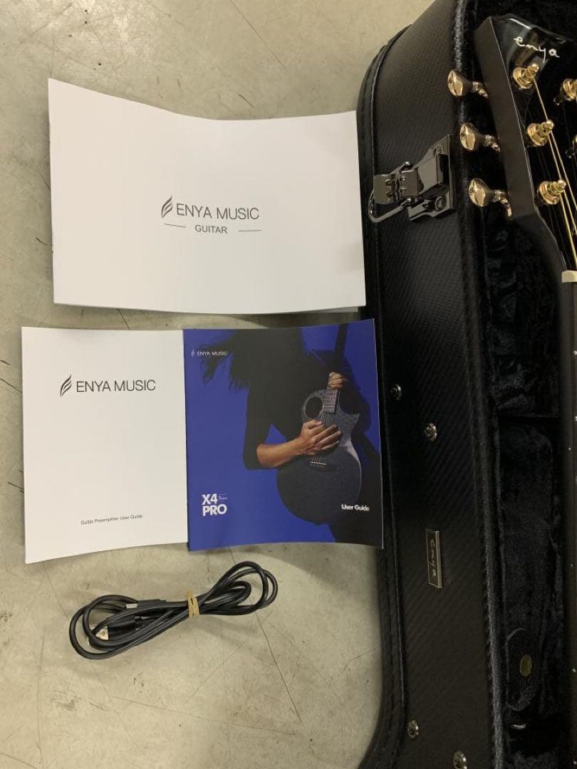 新品同様ENYA X4 Pro Trance Acoustic ギター、ケース付 ENYA X4 PRO