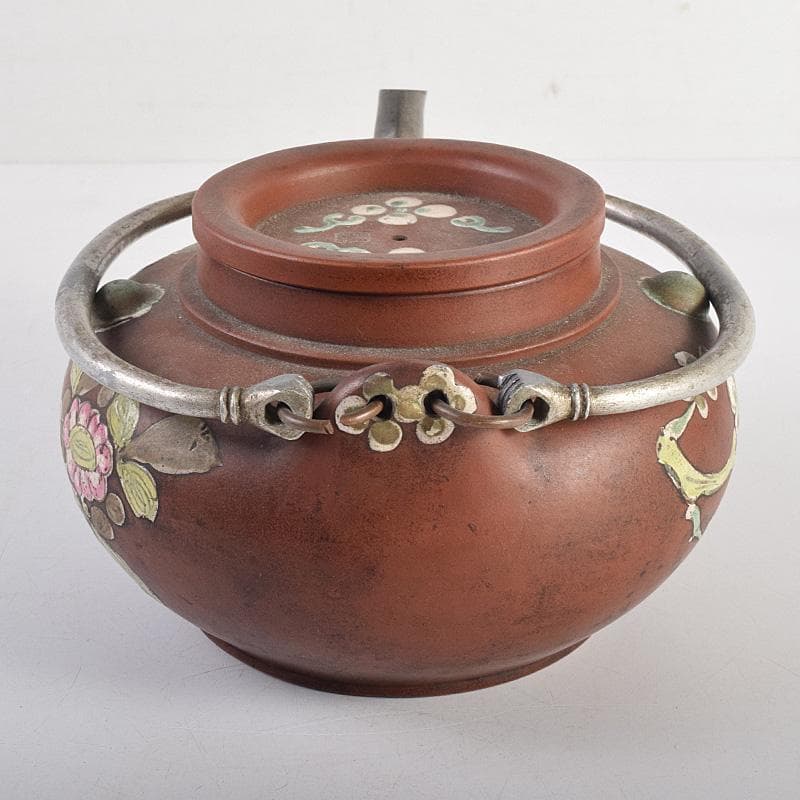 中国鮑県泰製宣興紫砂朱泥古錫装飾花文急須茶壷DR8782