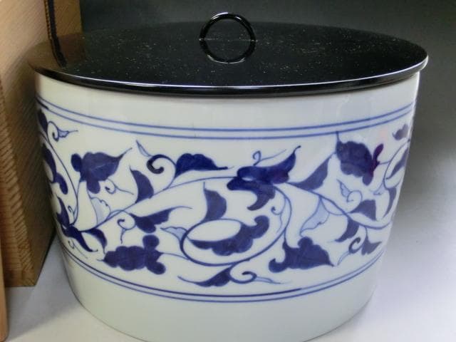 水指□砥部焼 佐川 作 染付唐草紋 大振り水さし 大きい 共箱