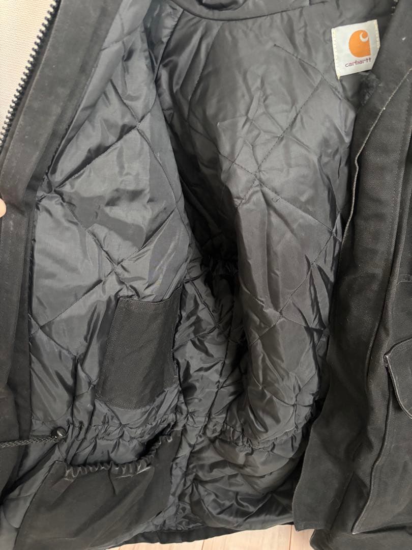 黒のフード付きジャケット Carhartt