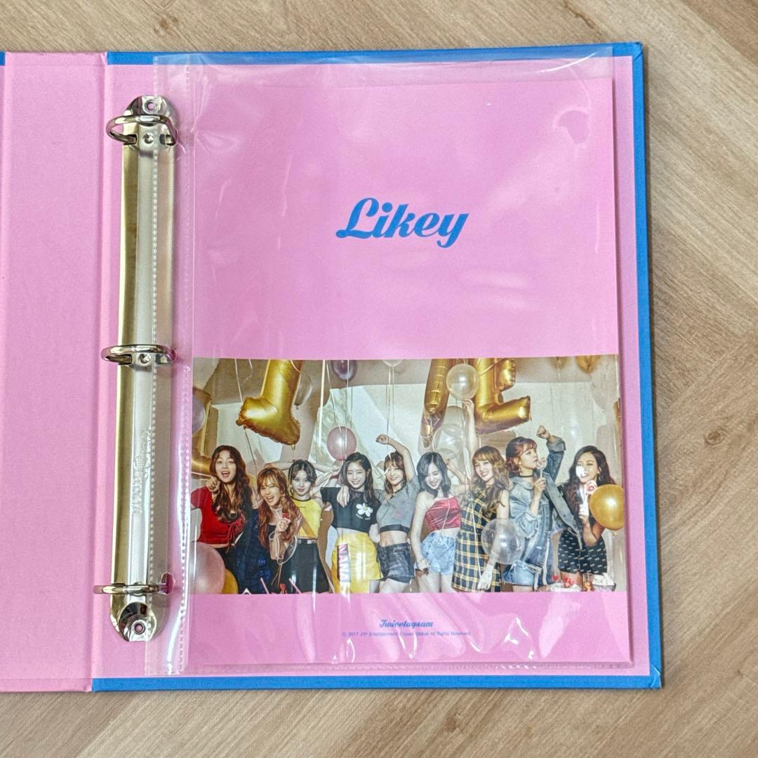 twice likey ライキー　バインダー　カードホルダー　トレカ　9ポケット