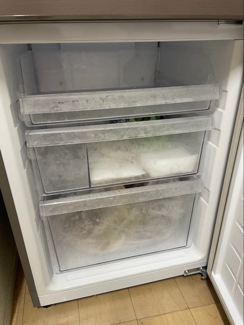 ブラウン　シャープ冷蔵庫 8年使用