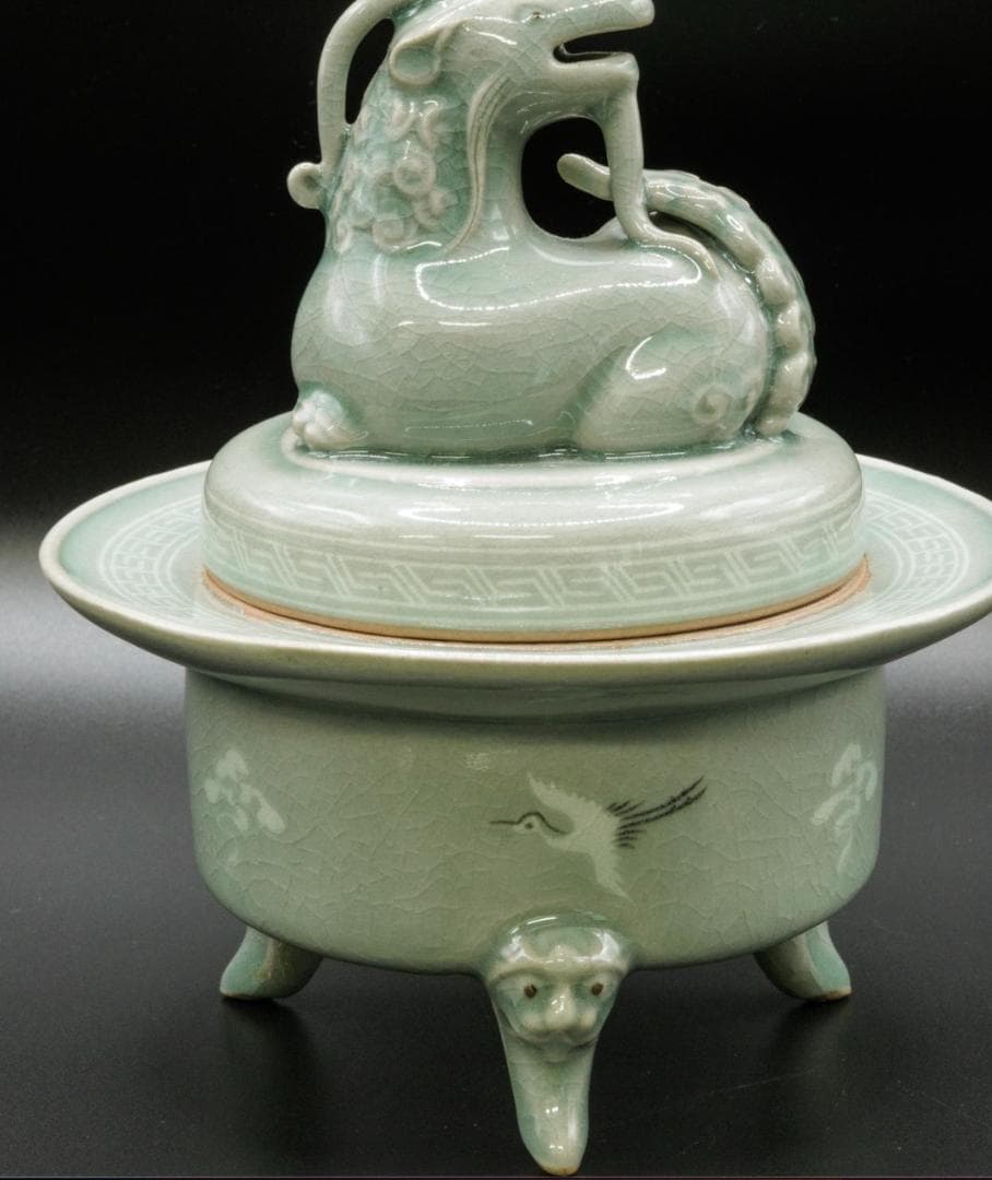 初代柳海剛 高麗青磁 三足香炉 幅14.9cmx高18cm 底部に描き銘