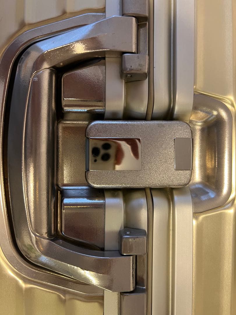 あーや☆さんさん専用 希少 4輪RIMOWA シャンパンゴールド - メルカリ