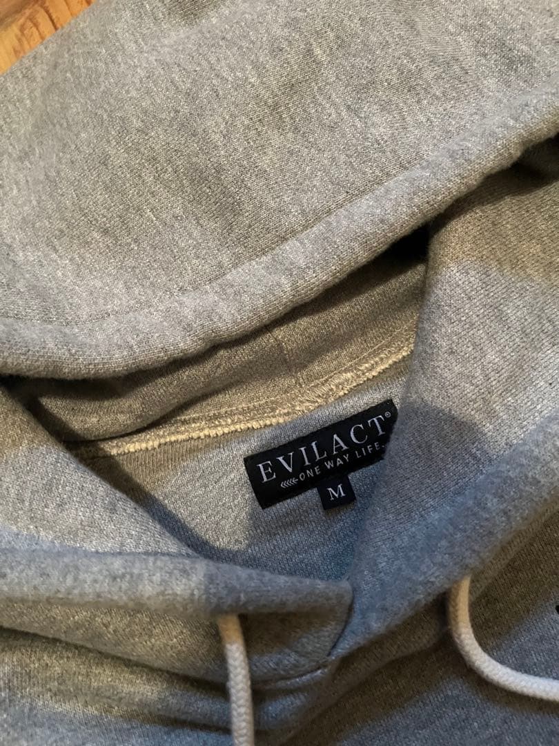 evilact イーブルアクト　パーカー