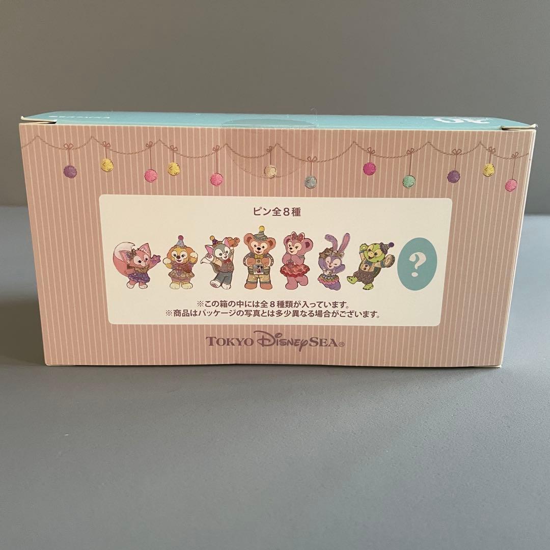 ダッフィー フロムオールオブアス　ピンバッジ 8種　コンプリート　新品未開封