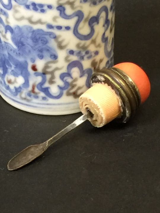 清 雍正年製在銘  染付珊瑚蓋銀杓 青花釉裡紅鼻煙壺 年代物本物保証 古美術