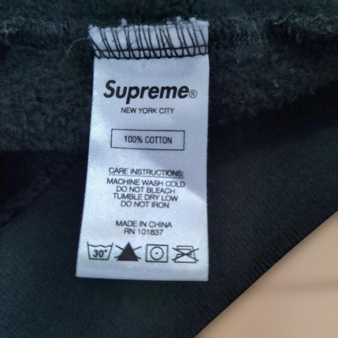 美品☆Supremeロゴパーカー ☆ブラック