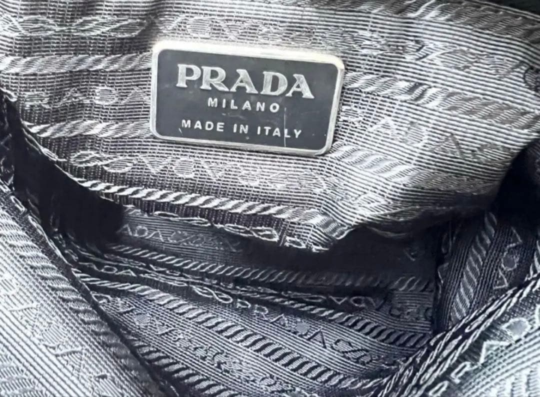 極美品PRADA テスート三角ロゴショルダーバッグ ブラック（未使用に近い）