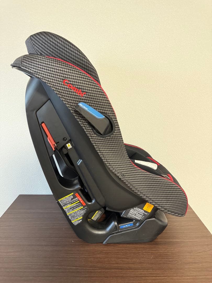 Combi チャイルドシート ブラック/レッド