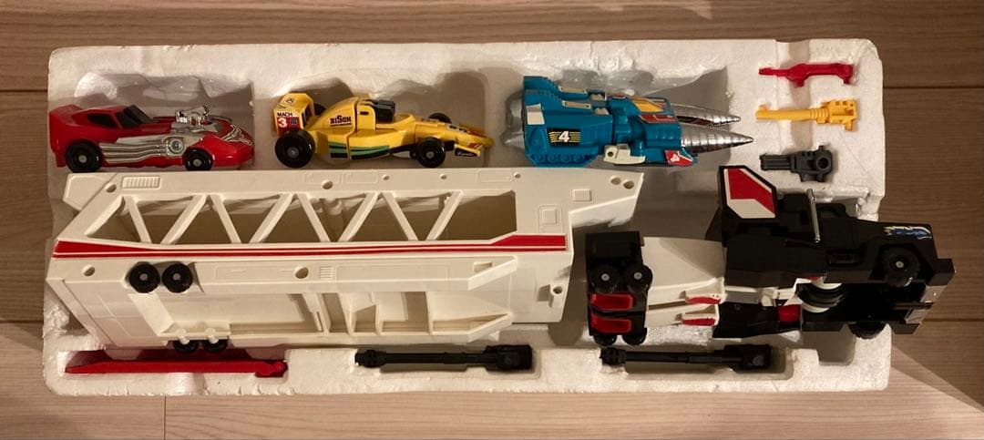 陸の4体合体ランドバイソン