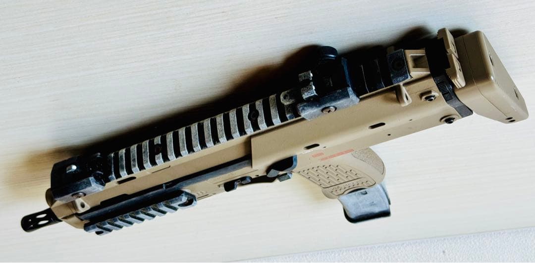 h*e様 東京マルイ ガスブローバック MP7A1 TAN　本物と同じ重量です