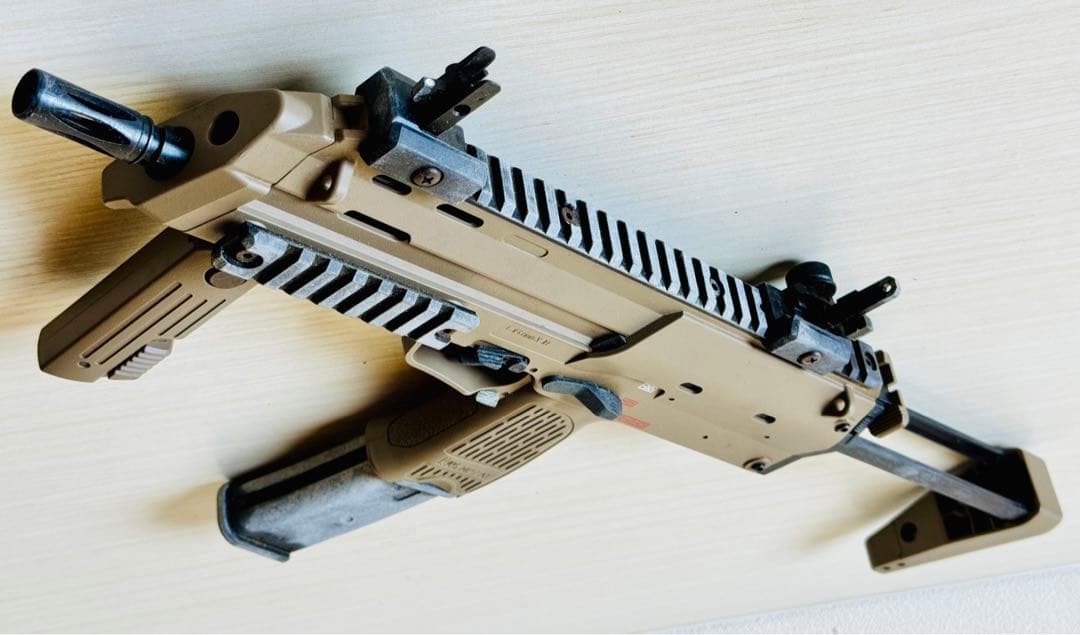 h*e様 東京マルイ ガスブローバック MP7A1 TAN　本物と同じ重量です