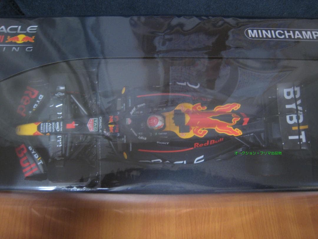 【12/7まで】レッドブルRB19　ミニチャンプス1/18　フェルスタッペン