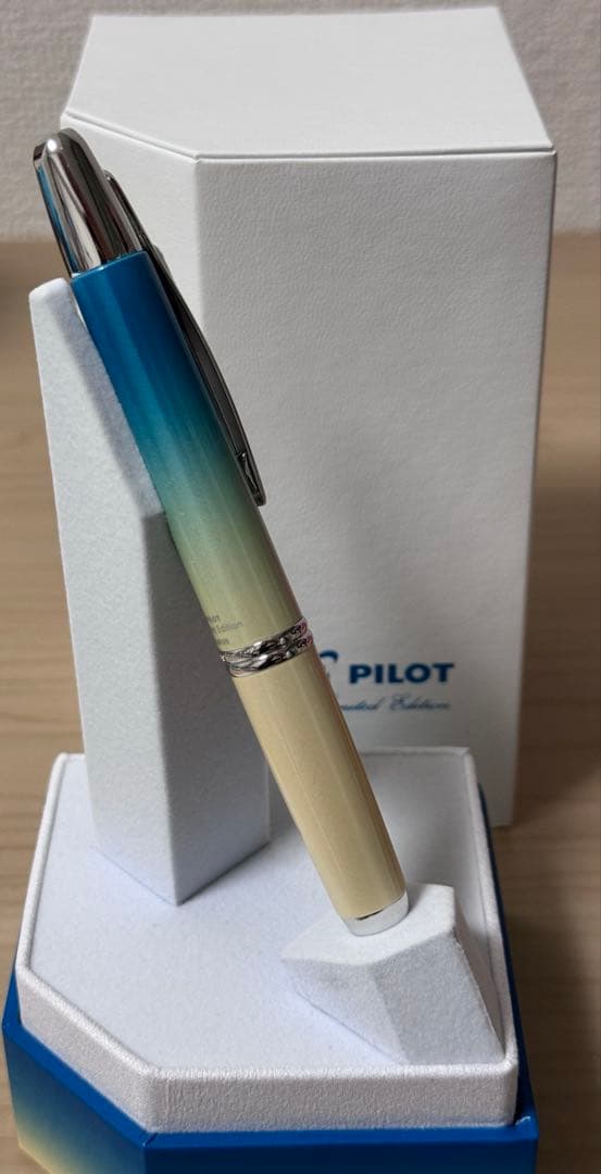 PILOT パイロット 万年筆 キャップレス 2024 限定 中字 M*1 PILOT パイロット 万年筆 キャップレス 2024 限定 中字 M*1