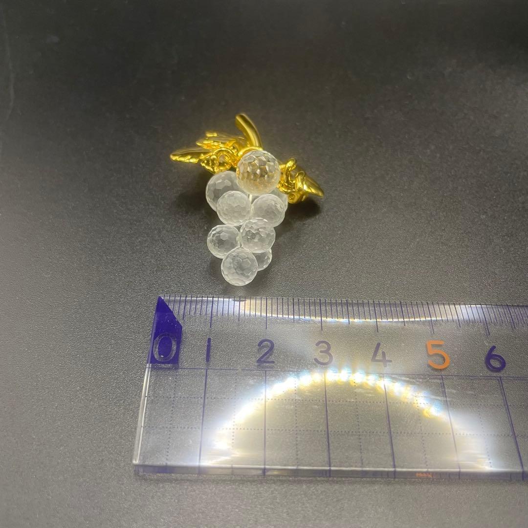 極美品】SWAROVSKI スワロフスキー ブドウ クリスタル ブローチ - メルカリ