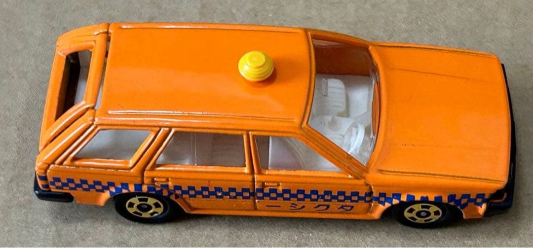 トミカ ニッサン ブルーバードワゴン タクシー