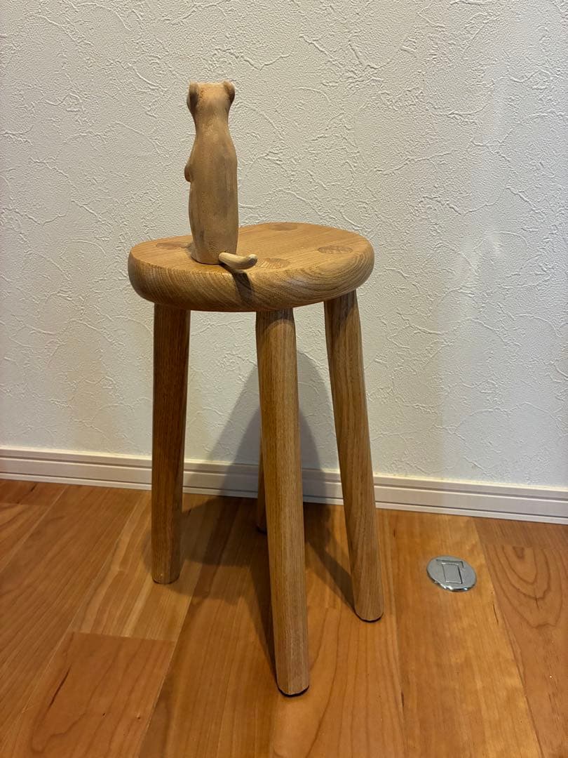 可愛いオコジョて栗のロースツール