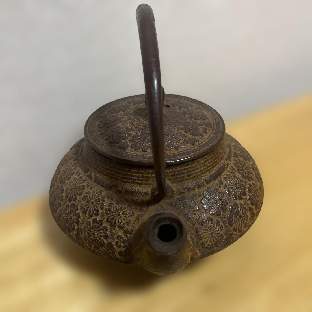 南部鉄器】急須 鉄瓶 照光堂 ブラウン 桜模様 アルミ茶こし付き
