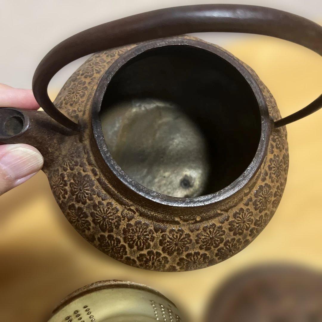 南部鉄器】急須 鉄瓶 照光堂 ブラウン 桜模様 アルミ茶こし付き