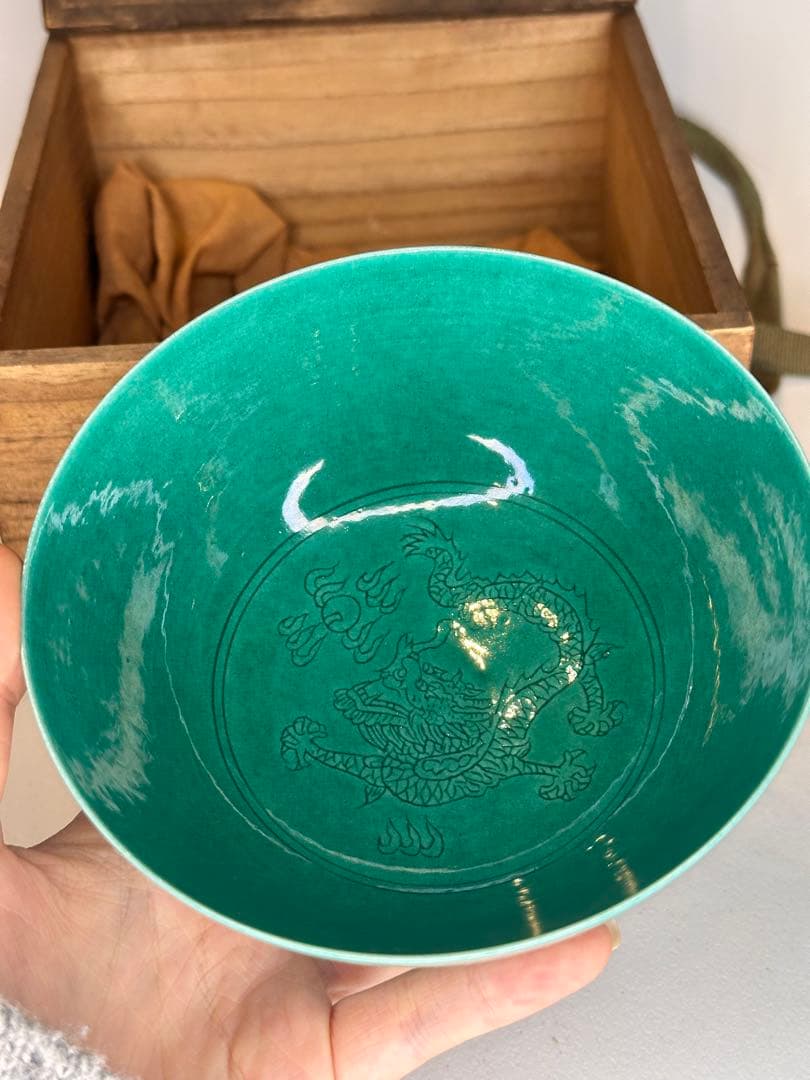 新年SALE！大明弘治年製 底部款識 緑釉二龍戯珠 碗 木箱付 中国古美術时代物