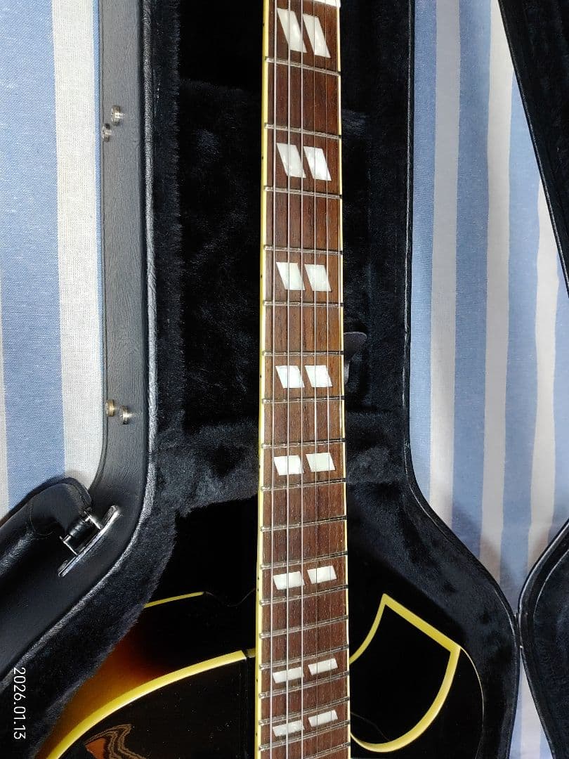 EpiphoneのフルアコES-175殆んど未使用ハードケース付、生産終了品です
