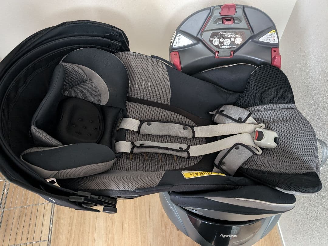 チャイルドシート　アップリカ　フラディアラクート　エレガント　シートベルト固定
