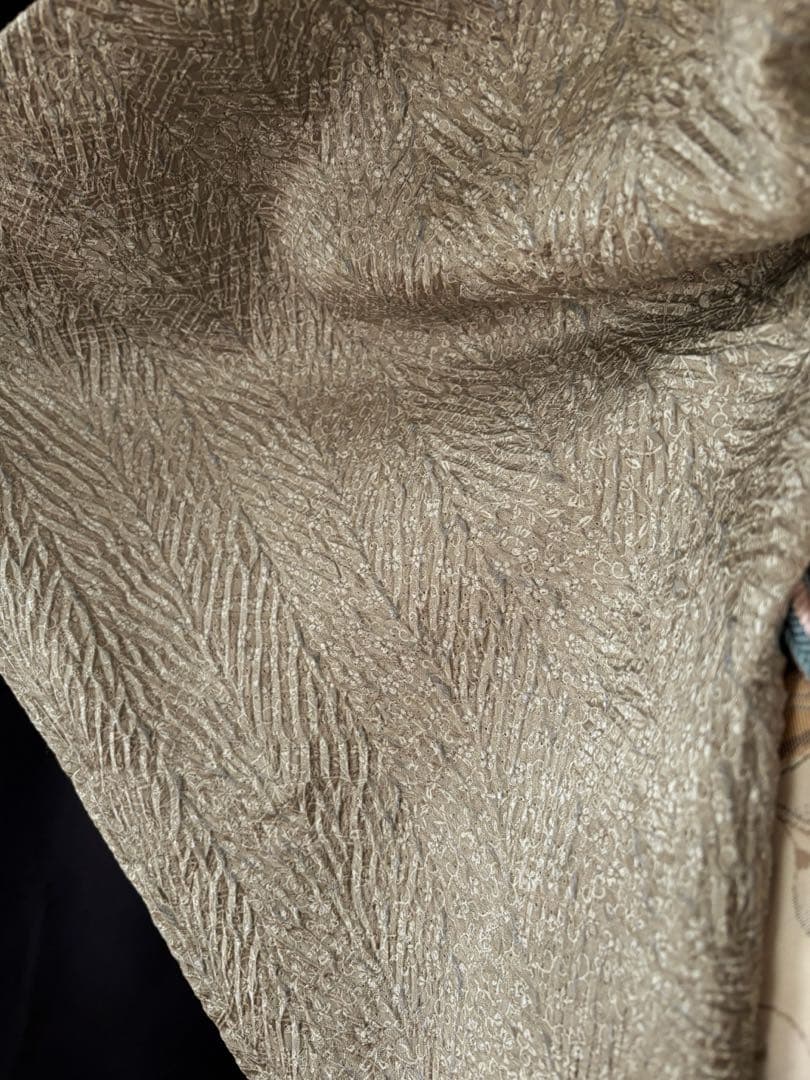 小紋】藤娘きぬたや 杢目絞り 極上たたき柄生地 薄い抹茶色 しつけ付き