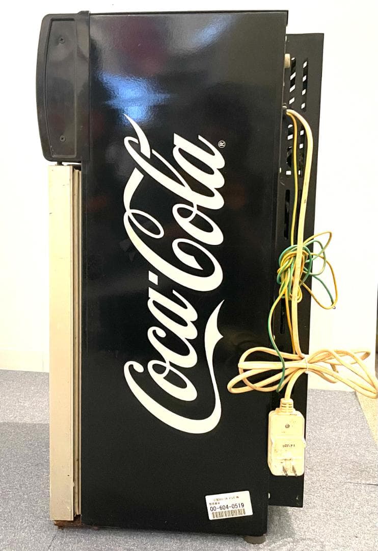 e*0様 Coca-Cola 小型　冷蔵庫 黒　レトロ 動作確認済　コカ・コーラ