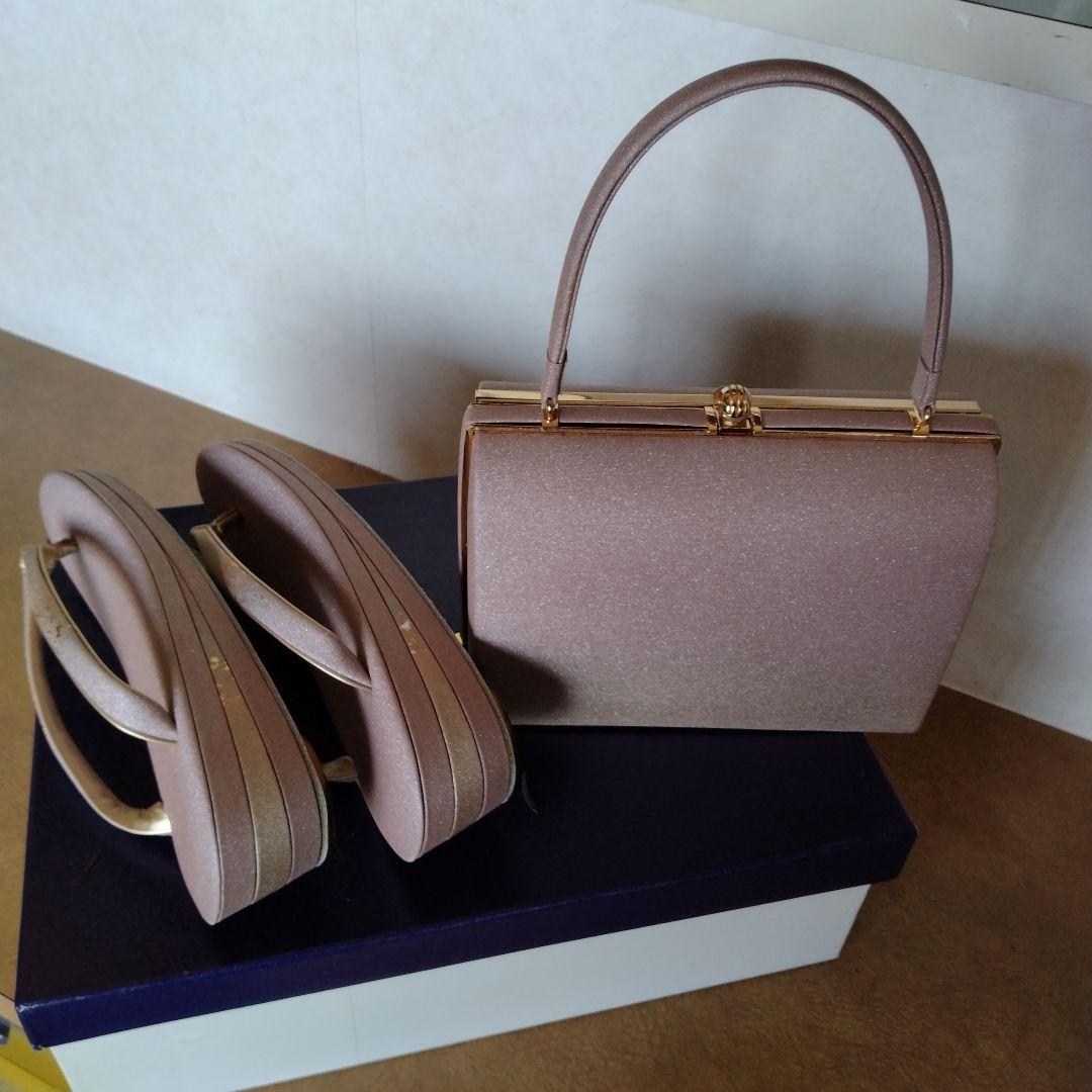 草履とバッグのセットです。東京胡蝶です。