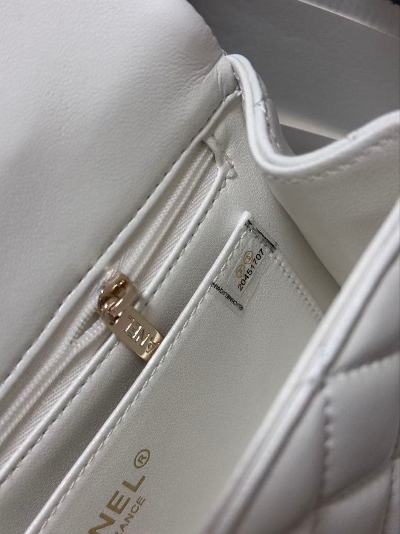 ホワイト　キルティング チェーンショルダーバッグ 箱付き