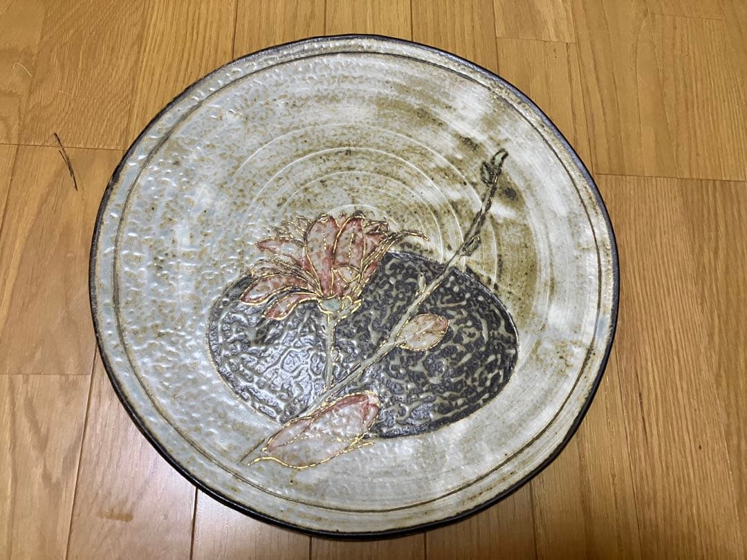 お値下げ　花と石のデザインの陶器皿　大皿　39.0cm ぶこつで繊細　火土