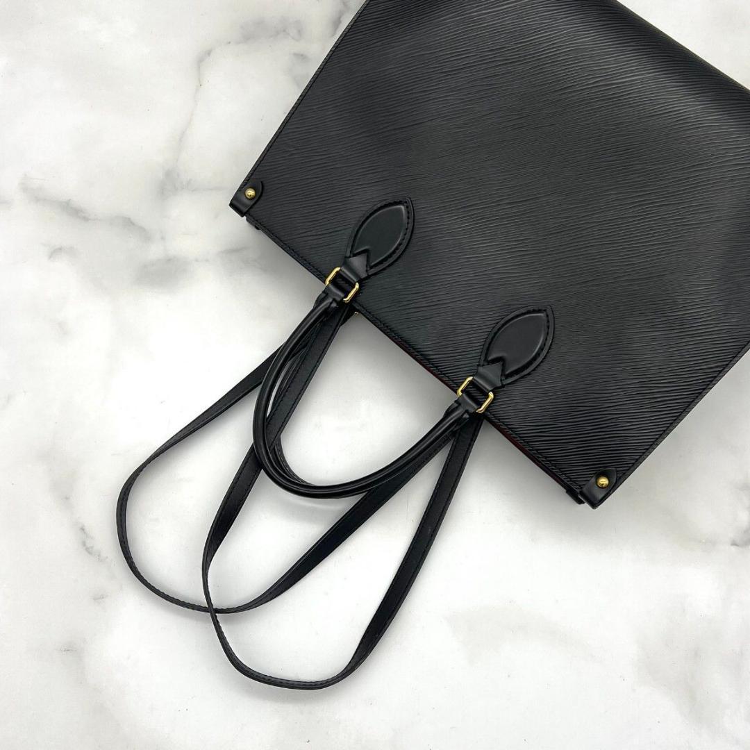 ルイヴィトン オンザゴーMM エピ ショルダー ブラック ピンク トート Lv