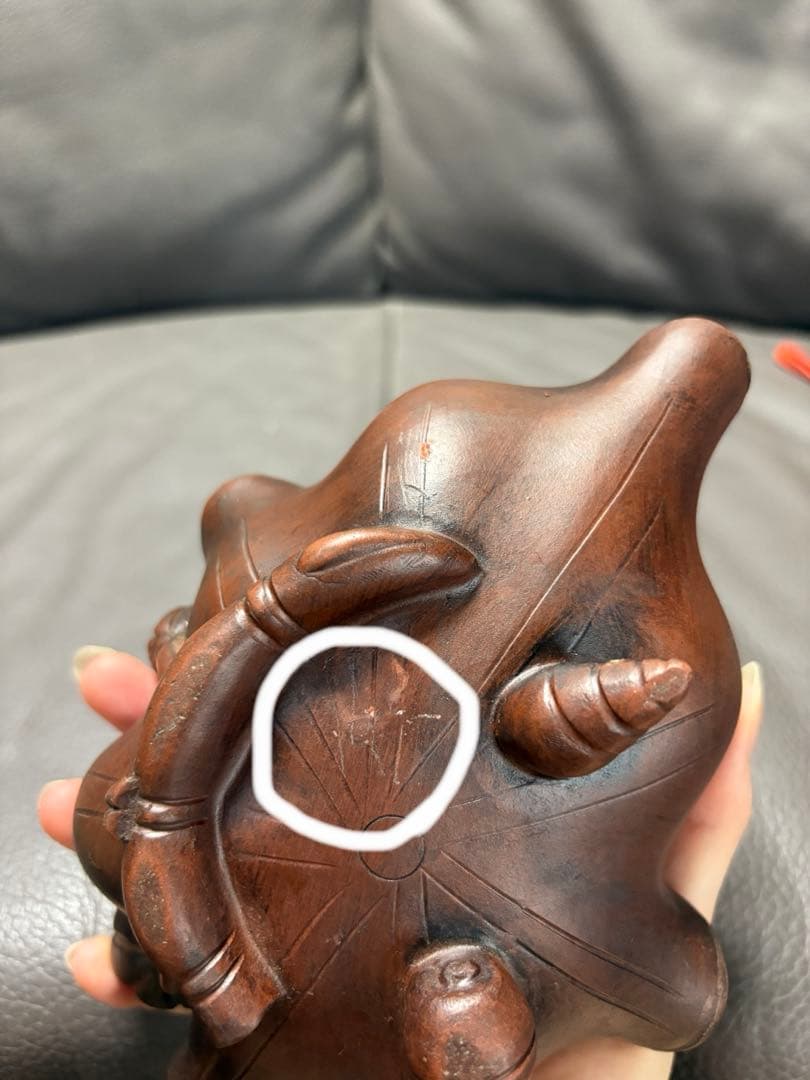 カエルと蓮の葉をモチーフにした置物