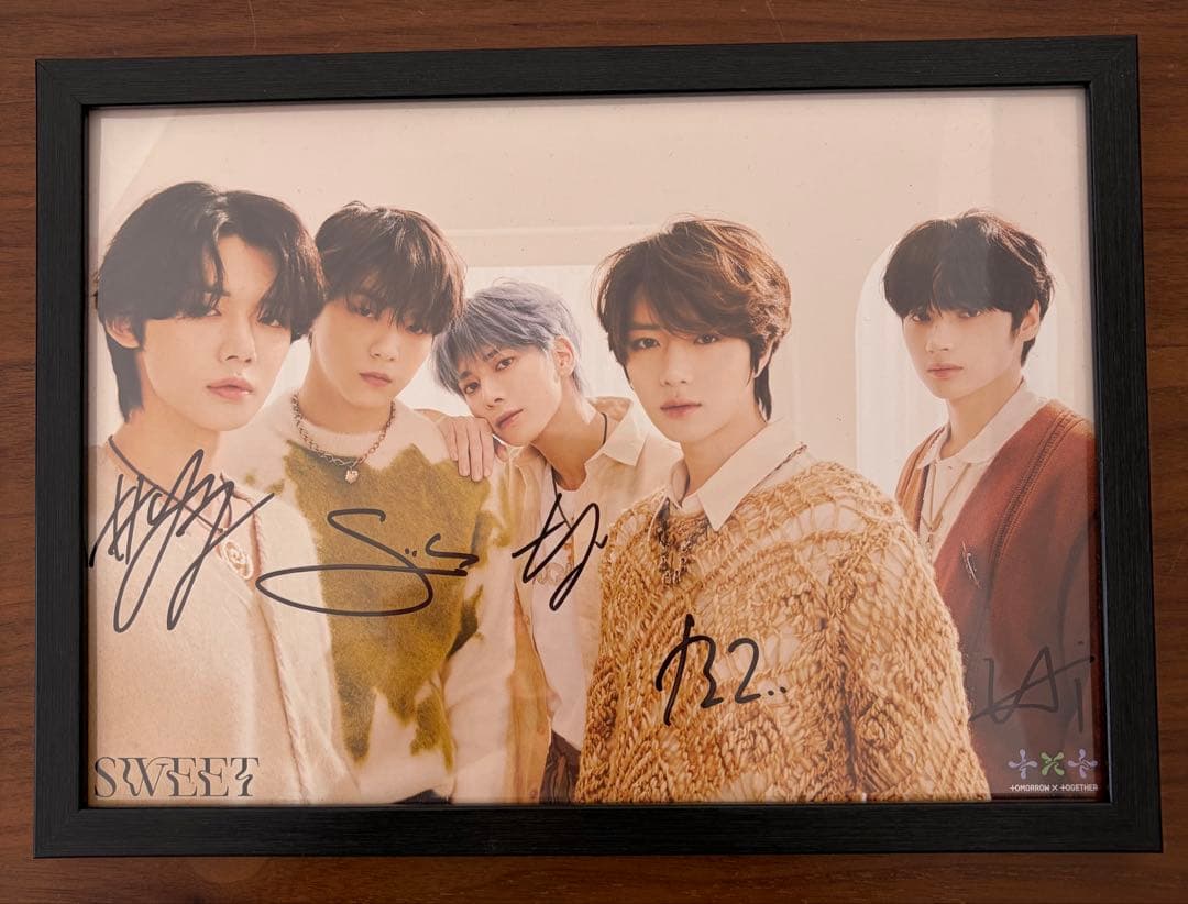 TOMORROW X TOGETHER 直筆サイン入りフォト - メルカリ
