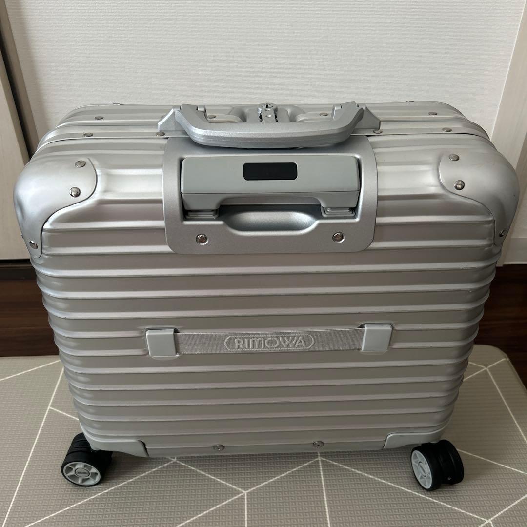 1度使用】リモワ アルミニウム 4輪 機内持ち込み シルバー Classic