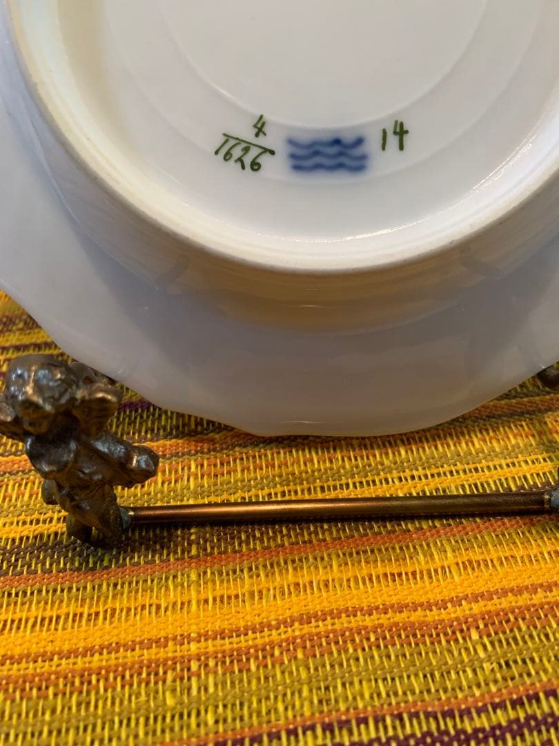 ロイヤルコペンハーゲン レアな1870年アンティークの花柄絵皿綺麗に描けて