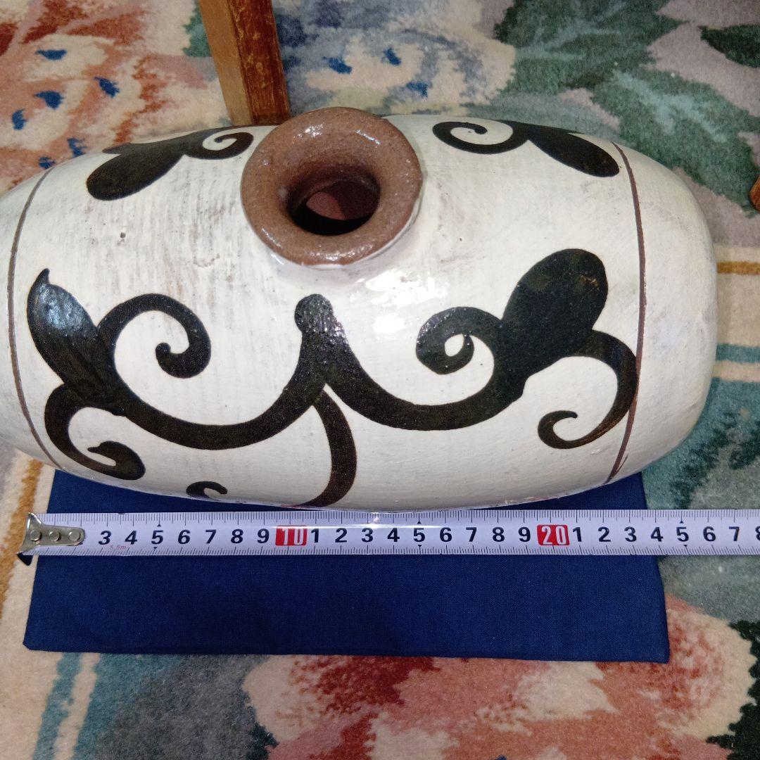 粉青沙器ぶんせんさいき 鉄絵唐草文長頸てつえから