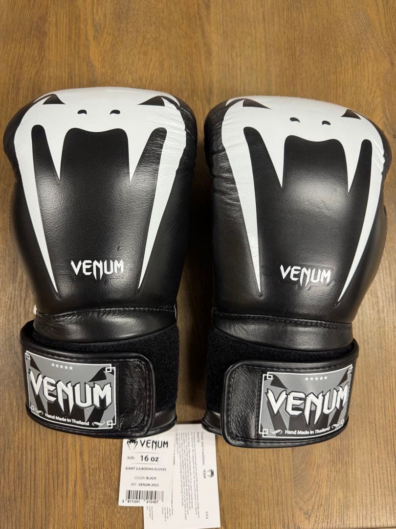 希少16OZ】Venum Giant 3.0 ボクシンググローブ 黒/白