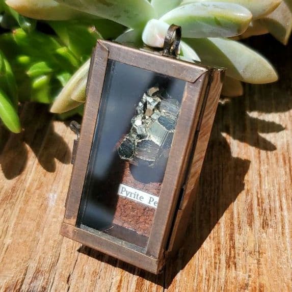 パイライト標本2 ペルー産 標本箱ペンダント 鉱物 標本 箱 アンティーク