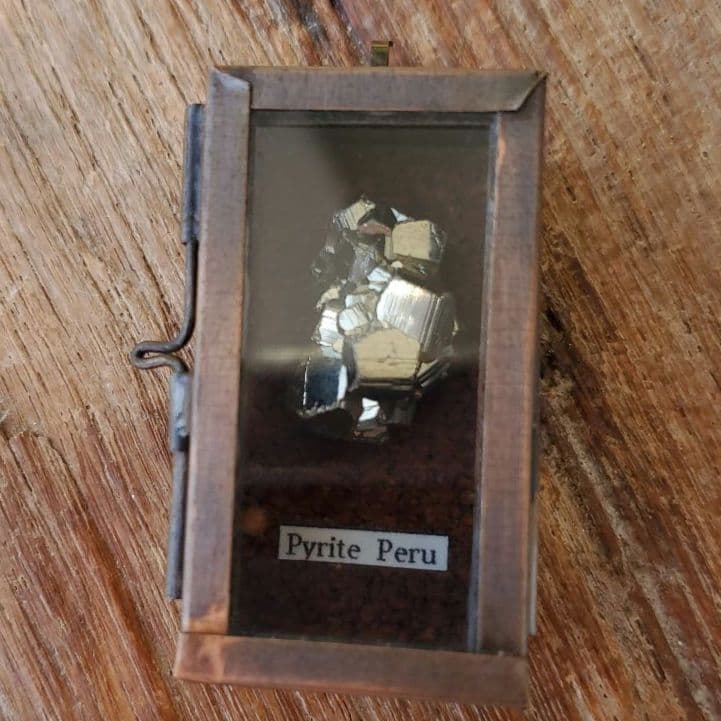 パイライト標本2 ペルー産 標本箱ペンダント 鉱物 標本 箱 アンティーク