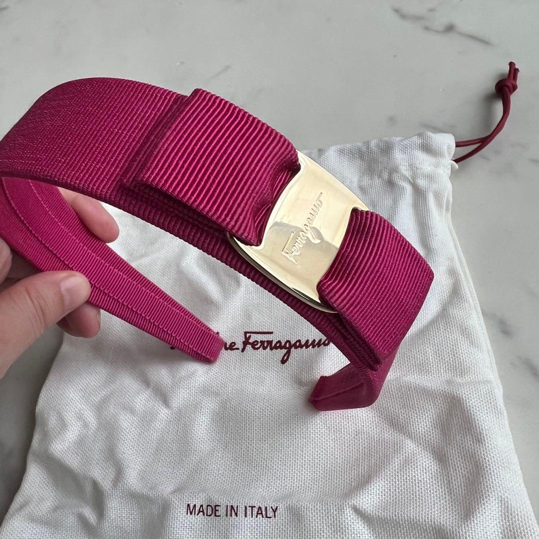 フェラガモ　カチューシャ　ピンク　リボン　ほぼ新品
