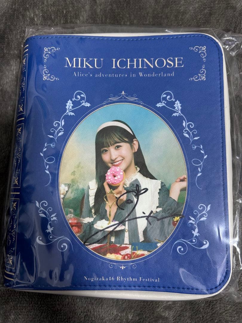 乃木フェス 直筆サイン入りブック型ポーチ 一ノ瀬美空 - メルカリ