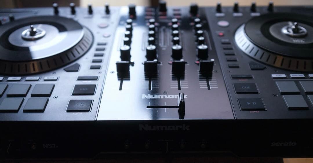 値下げ】Numark NS7 Ⅱ DJコントローラー (プラッター回転自走)