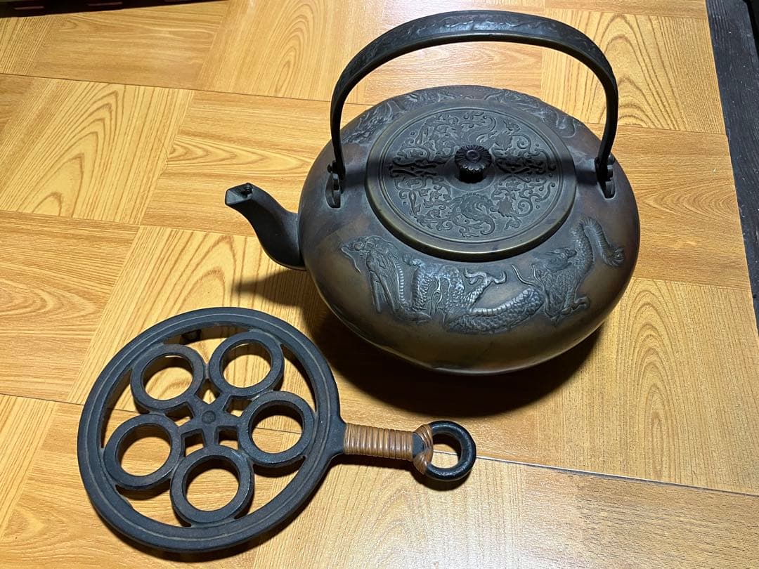 鉄瓶　竜 龍の紋様　鳳凰　鉄瓶置き　セット売り 鉄瓶 竜 龍の紋様 鳳凰 鉄瓶置き セット売り