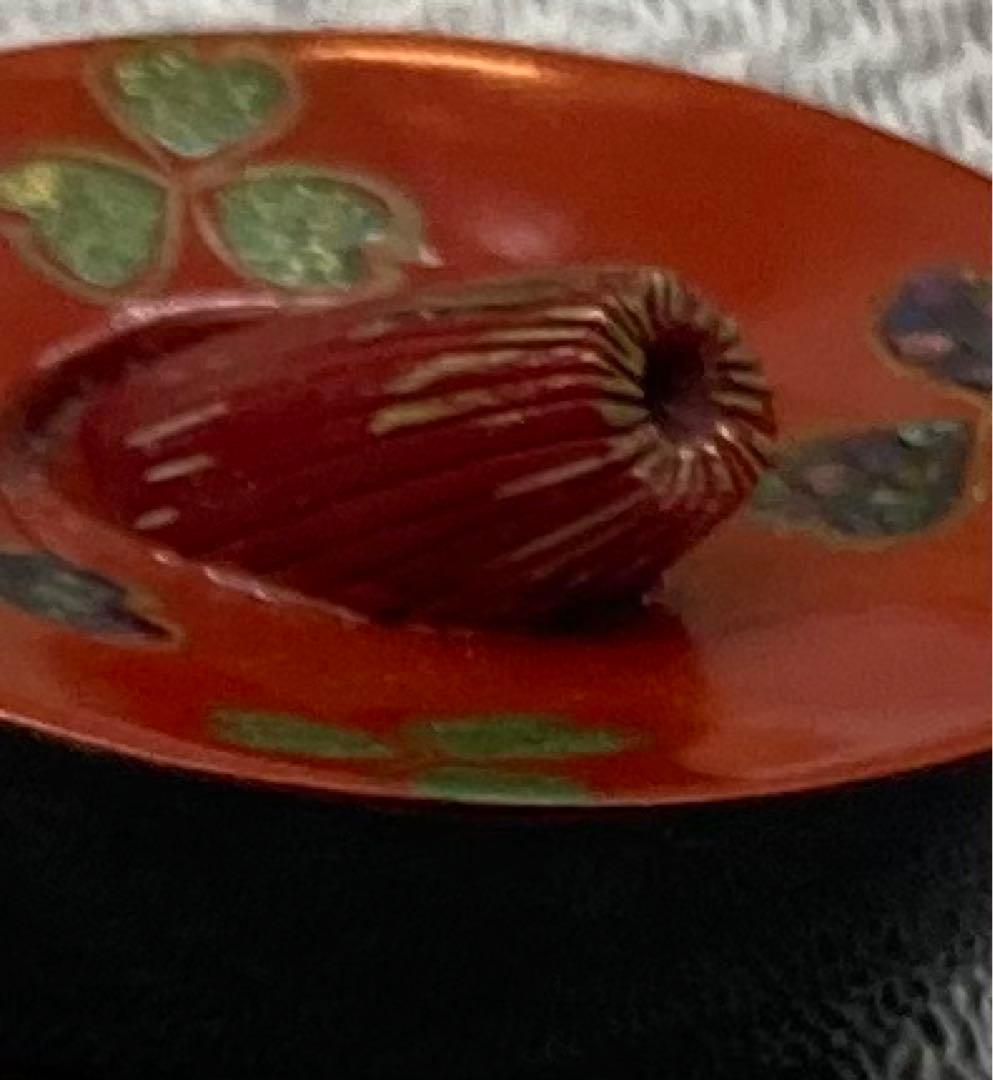 B65s 朱塗椿花形 帯留 菊花 螺鈿細工