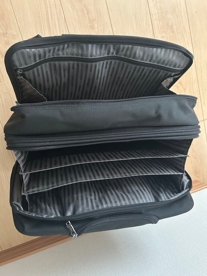 TUMI ブラック ナイロン キャリーケースビジネスバッグ 26003D4